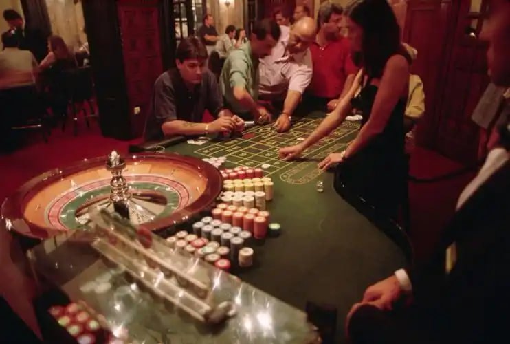 Filipino player joining a live baccarat table on nustargames mobile